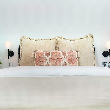 Hidden Cottage Mins To Main St And Sleeps 4 フレデリックスバーグ エクステリア 写真