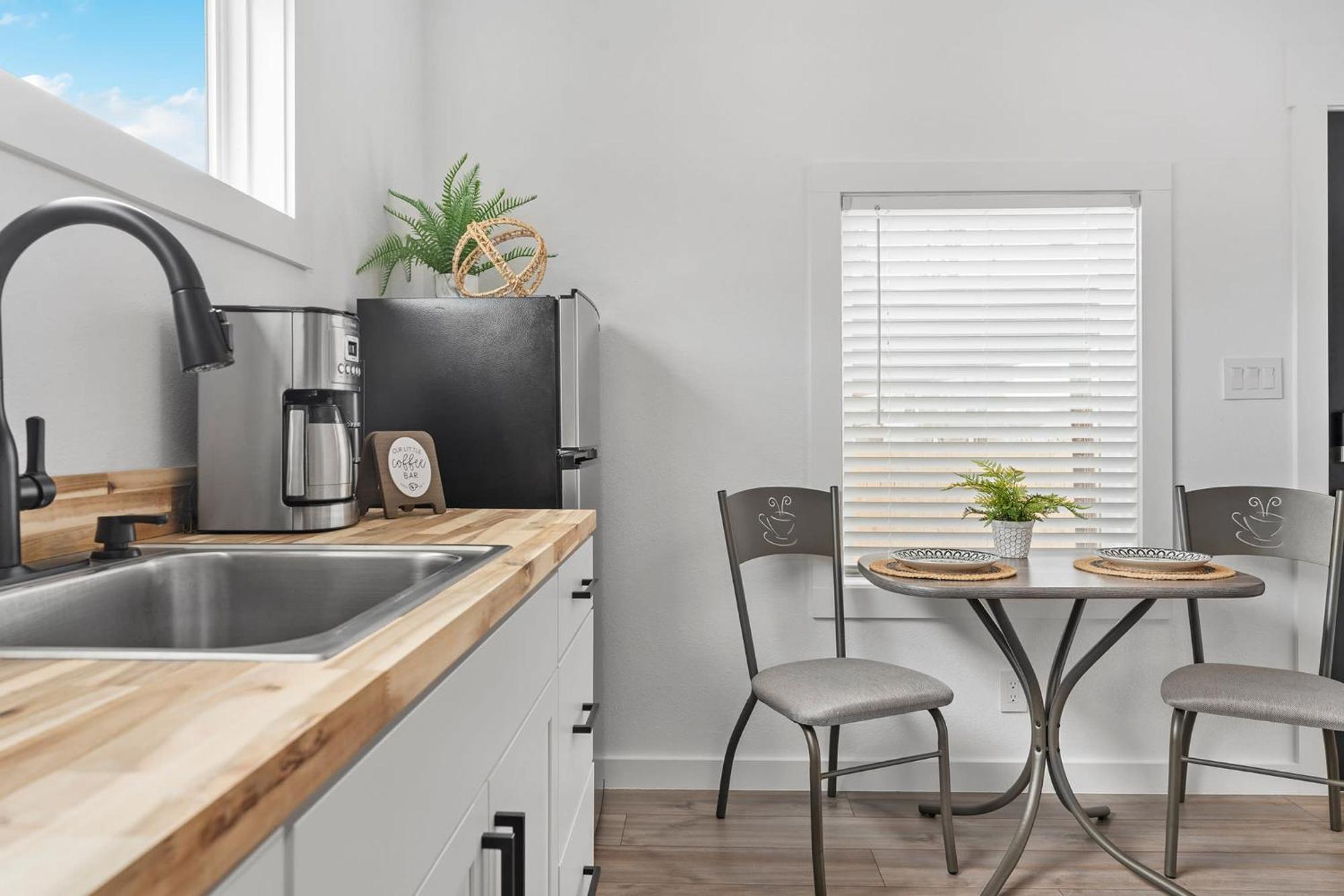Hidden Cottage Mins To Main St And Sleeps 4 フレデリックスバーグ エクステリア 写真