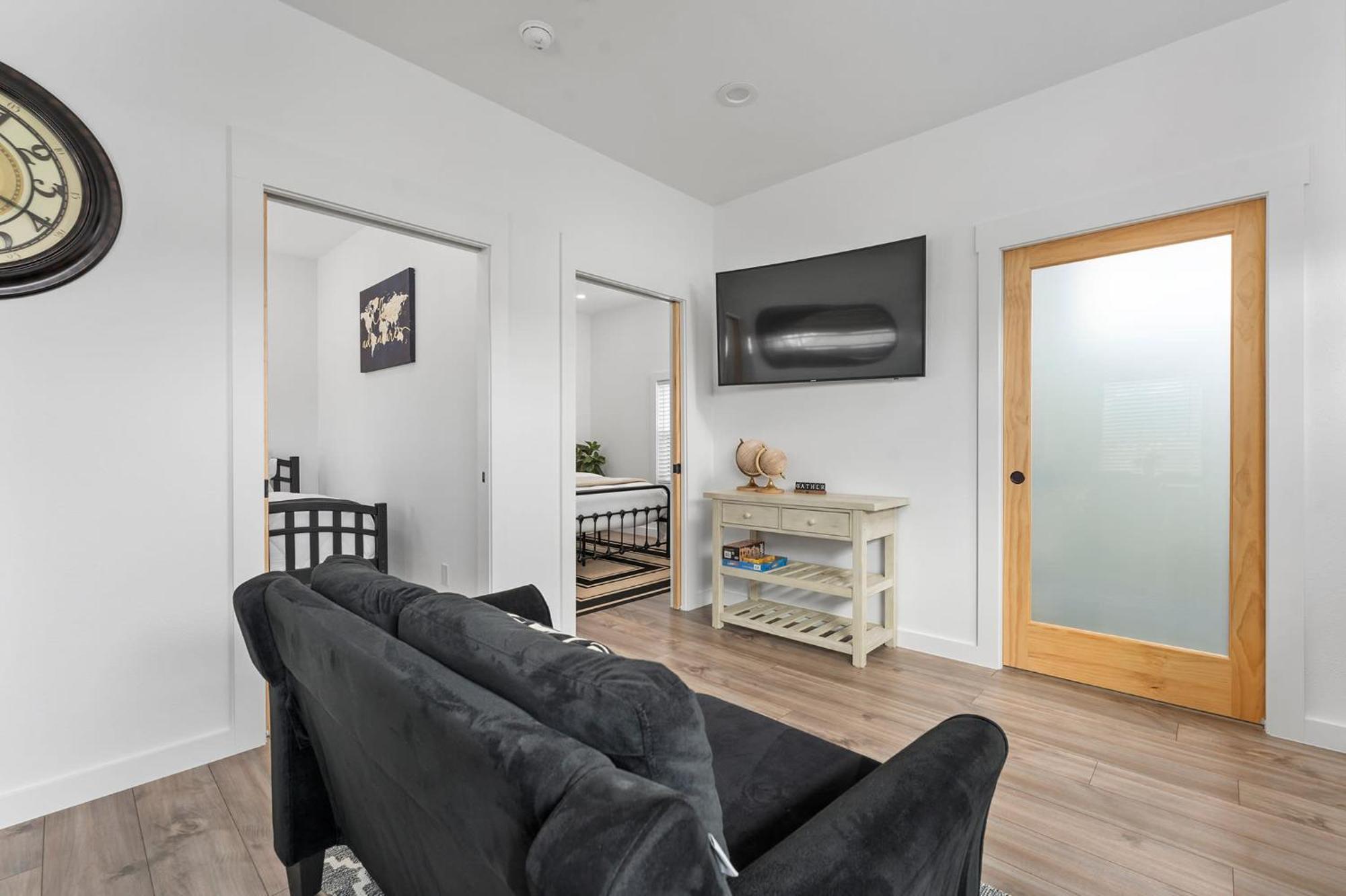 Hidden Cottage Mins To Main St And Sleeps 4 フレデリックスバーグ エクステリア 写真