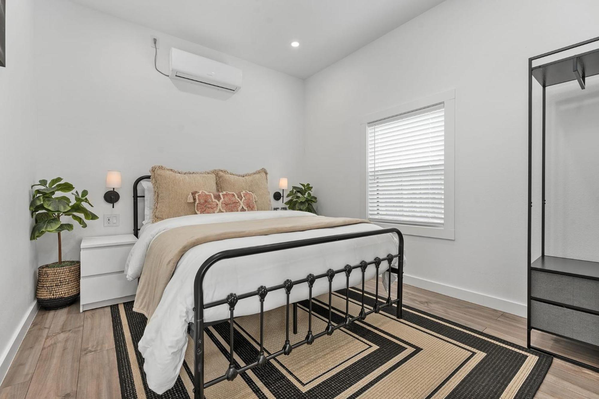 Hidden Cottage Mins To Main St And Sleeps 4 フレデリックスバーグ エクステリア 写真