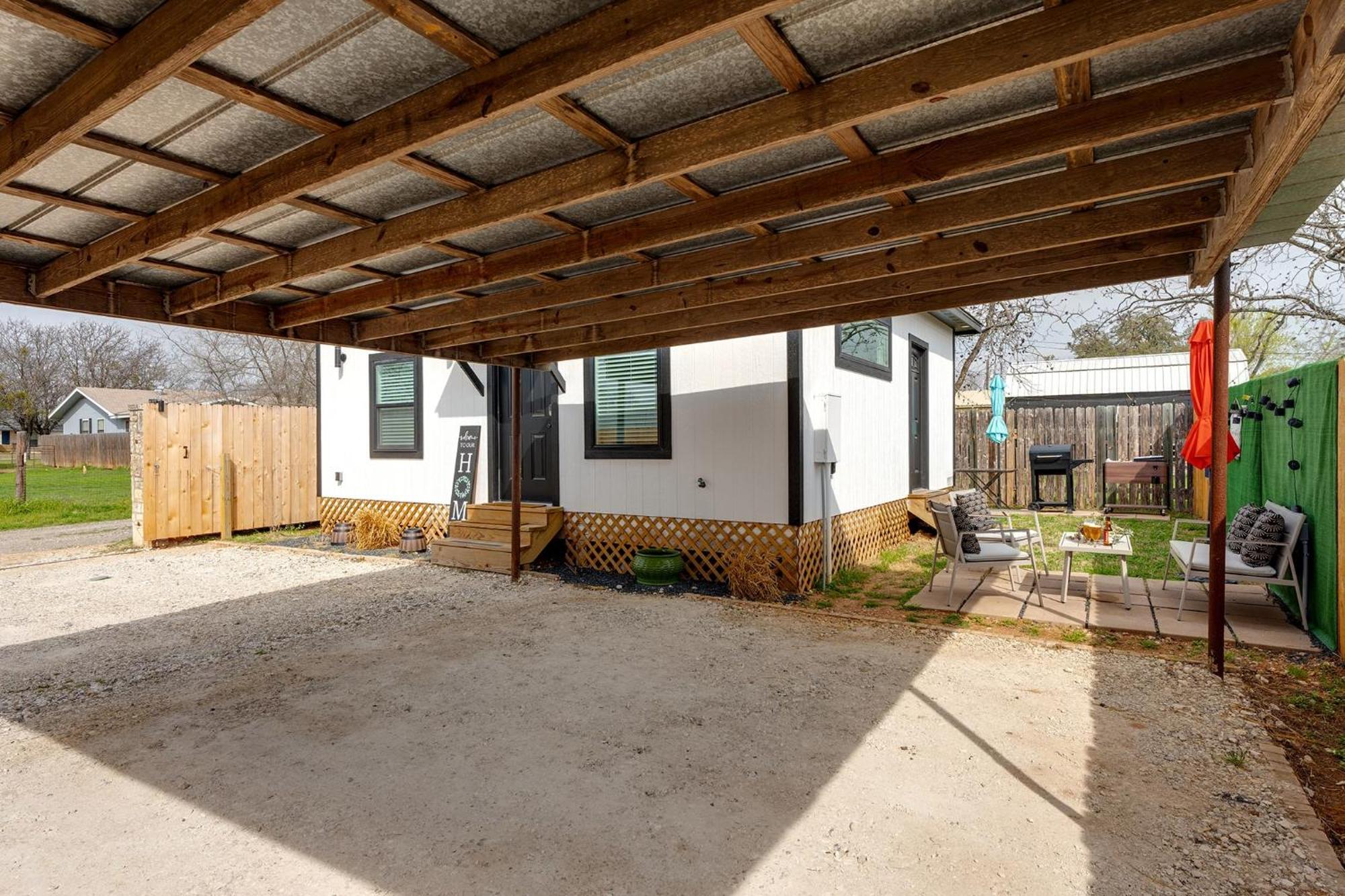 Hidden Cottage Mins To Main St And Sleeps 4 フレデリックスバーグ エクステリア 写真